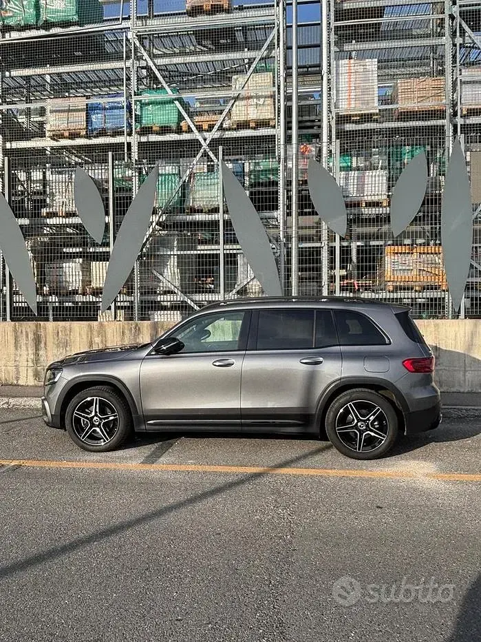 Begagnad Mercedes GLB200 Advanced Plus 150 HK (110 kW) 2024 Grå SUV
