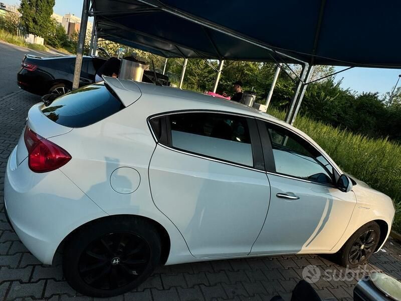 Usata Alfa Romeo Giulietta 109 CV (80 kW) 2011 Bianco Utilitaria