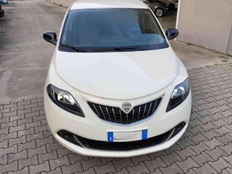 Usata Lancia Ypsilon Silver 70 CV (51 kW) 2023 Bianco Utilitaria