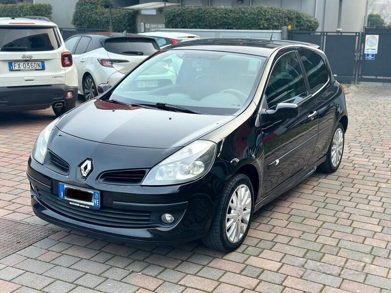 Usato 2007 Renault Clio 1.4 Benzin 98 CV (2.700 €)