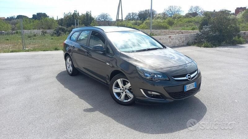 Grigio Usata 2013 Opel Astra Station wagon | 5300 € (Molto cara) - Immagine 1/4