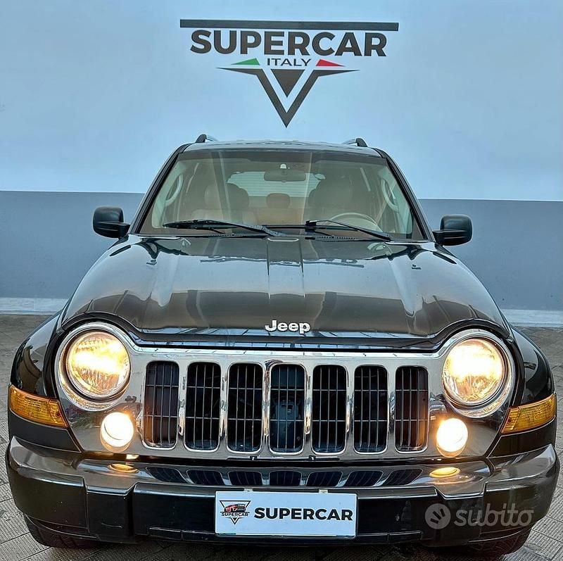 Usata Jeep Cherokee 163 CV (119 kW) 2005 Nero SUV