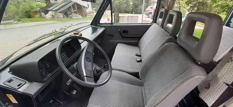 Usata VW Caravelle 69 CV (50 kW) 1990 Blu/azzurro Furgone