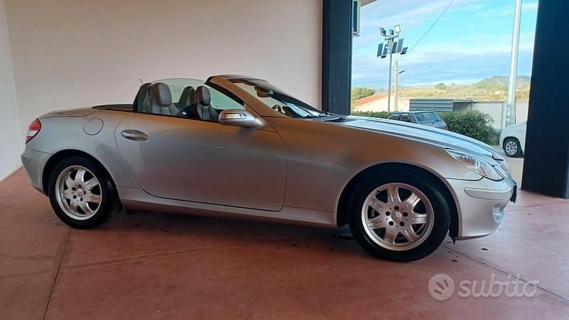 Usata Mercedes SLK200 163 CV (119 kW) 2005 Grigio Cabrio