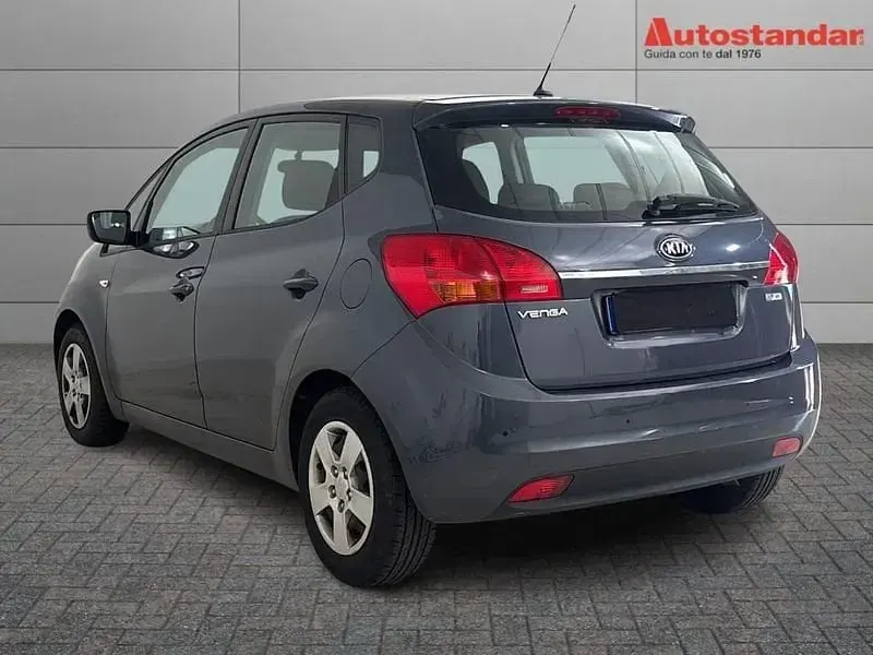 Usata Kia Venga 90 CV (66 kW) 2017 Grigio scuro Utilitaria