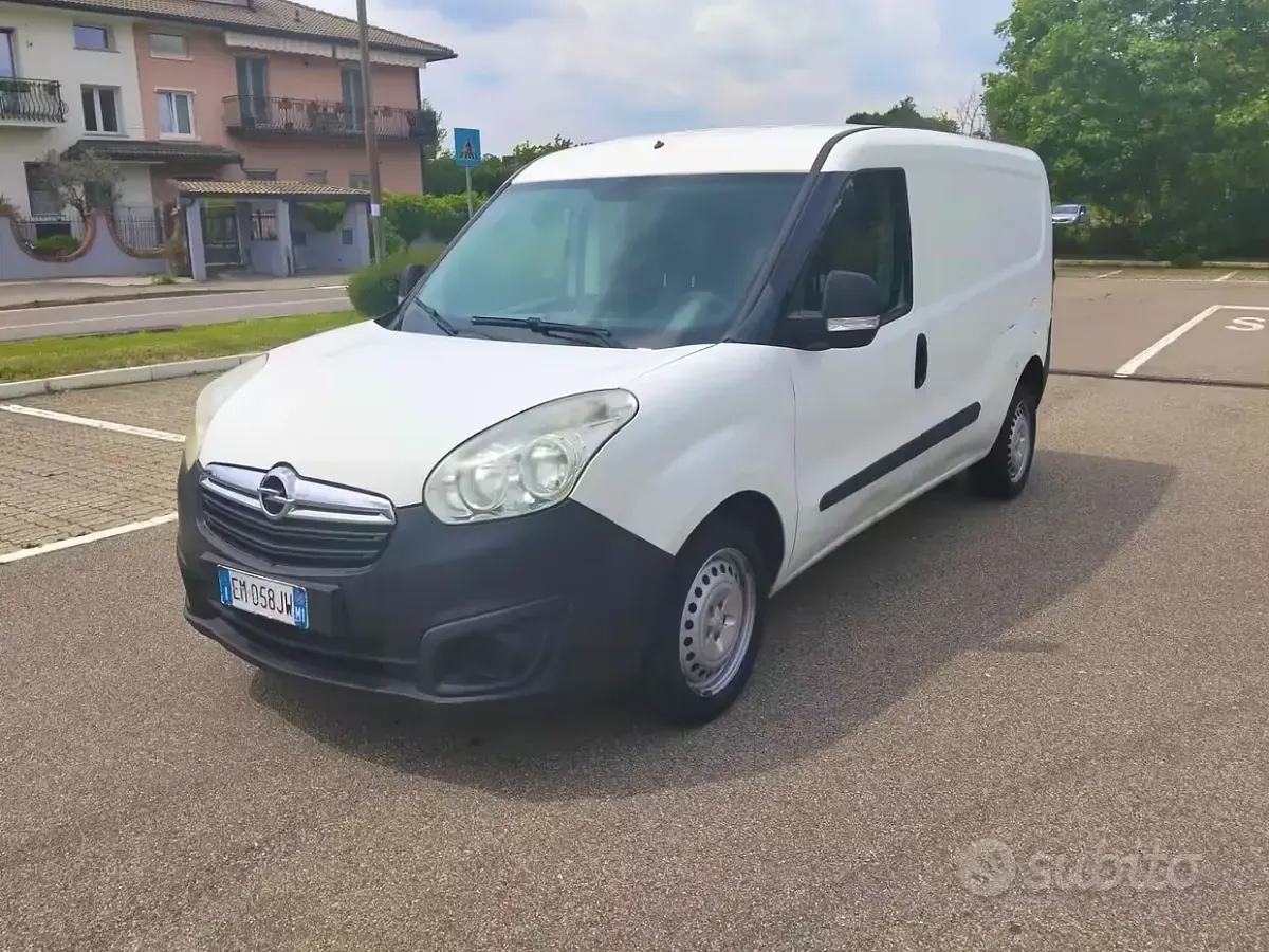 Usata Opel Combo 105 CV (77 kW) 2012 Bianco Monovolume