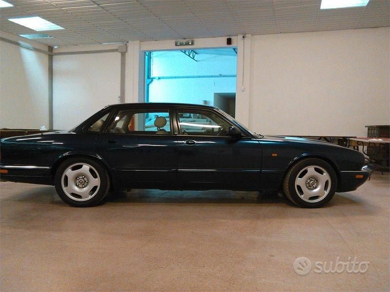 Usata Jaguar XJR 325 CV (239 kW) 1995 Blu Berlina