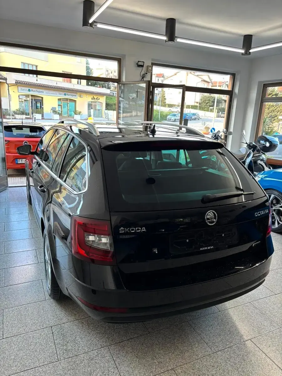 Usata Skoda Octavia G-TEC Ambition 130 CV (95 kW) 2020 Nero Station wagon
