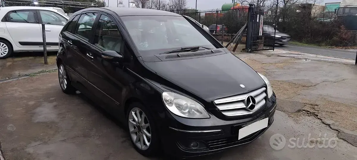 Usata Mercedes 200 Chrome 140 CV (102 kW) 2007 Nero Monovolume