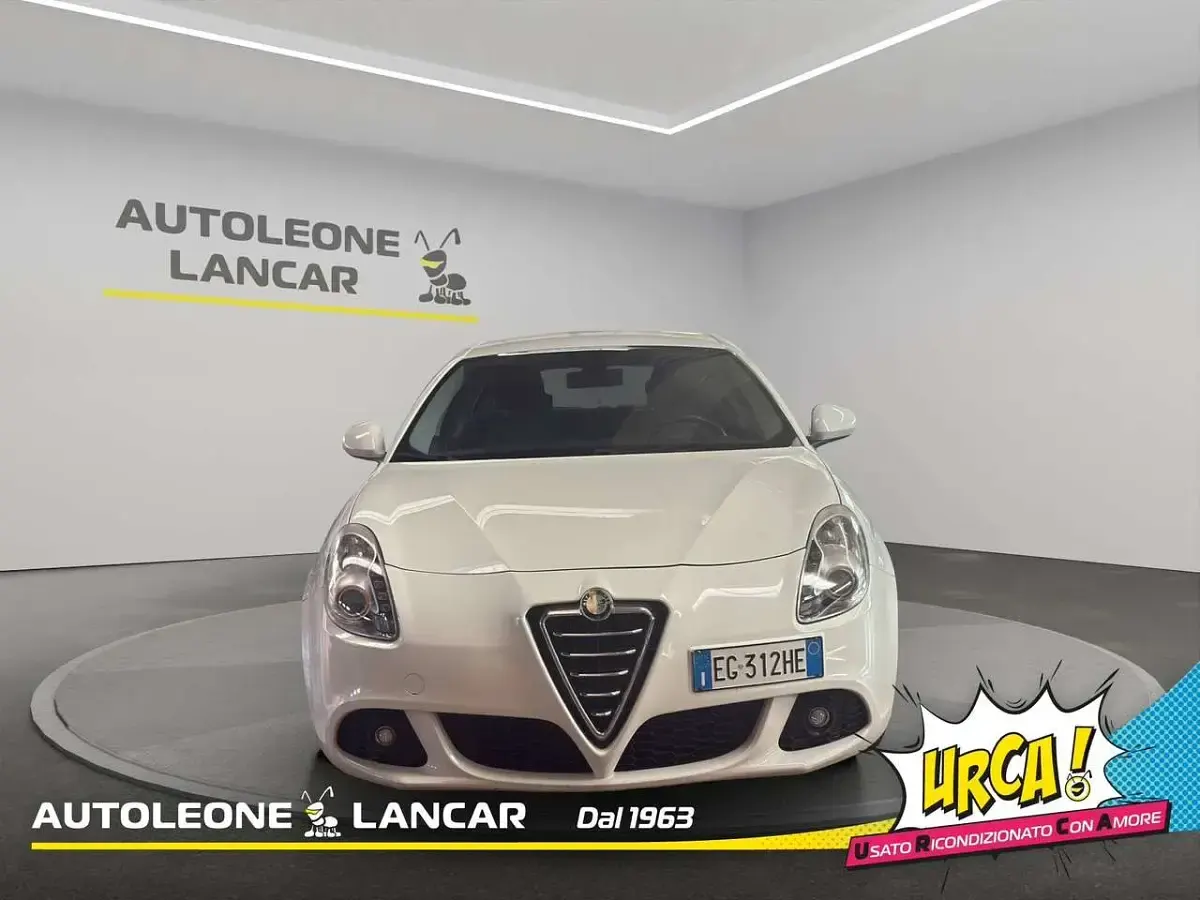 Usata Alfa Romeo Giulietta Distinctive 105 CV (77 kW) 2011 Bianco Utilitaria