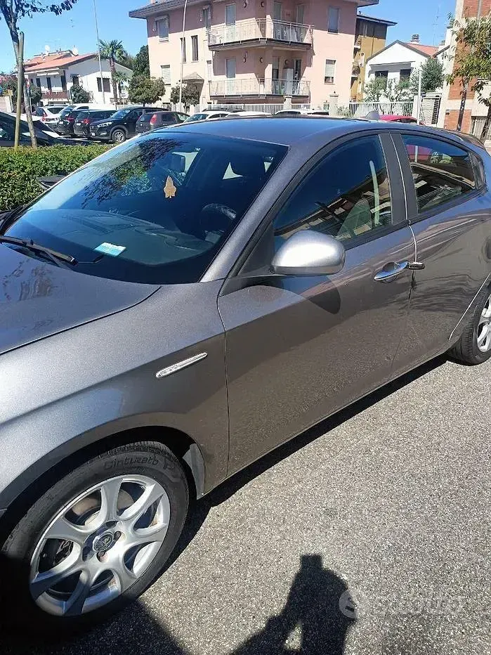 Usata Alfa Romeo Giulietta 120 CV (88 kW) 2012 Grigio Utilitaria