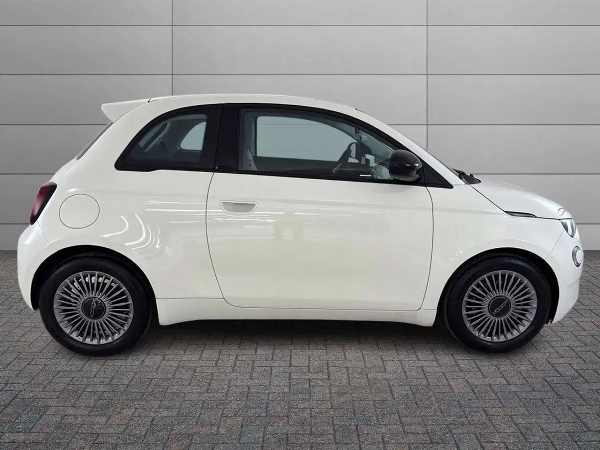 Nuova Fiat 500 Icon 65 CV (47 kW) 2026 Bianco Utilitaria