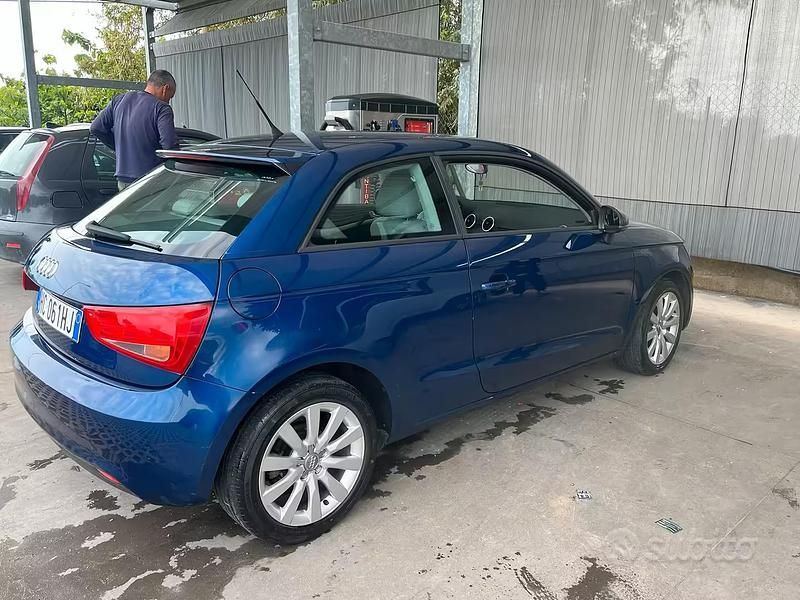 Usata Audi A1 86 CV (63 kW) 2014 Blu Utilitaria