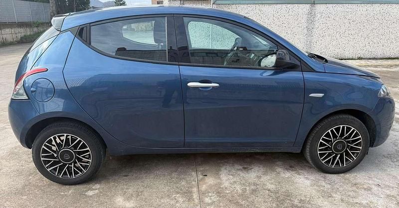 Usata Lancia Ypsilon S 69 CV (50 kW) 2024 Blu/azzurro Utilitaria
