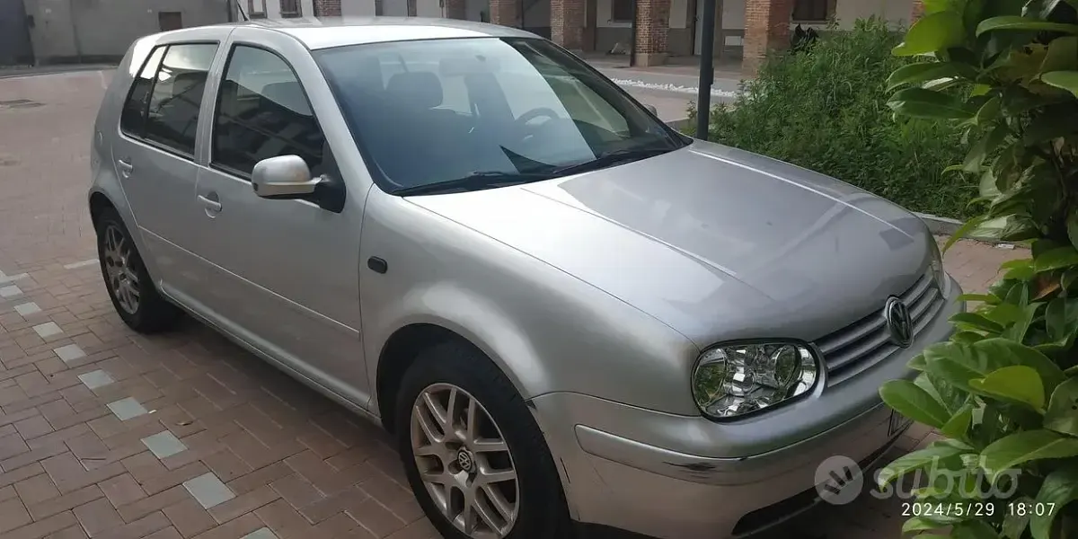 Usata VW Golf IV 105 CV (77 kW) 2002 Grigio Utilitaria