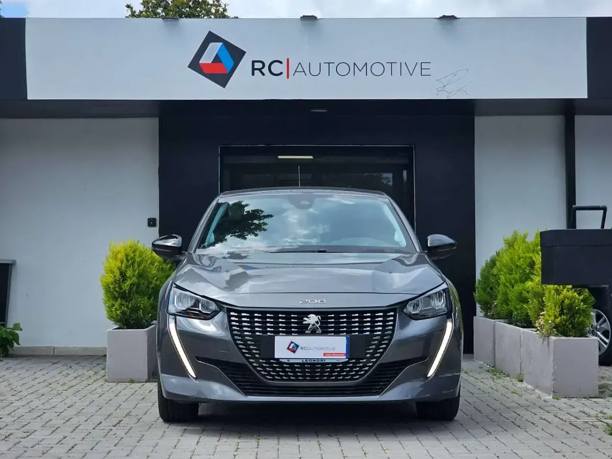 Usata Peugeot 208 Allure 101 CV (74 kW) 2023 Grigio Utilitaria