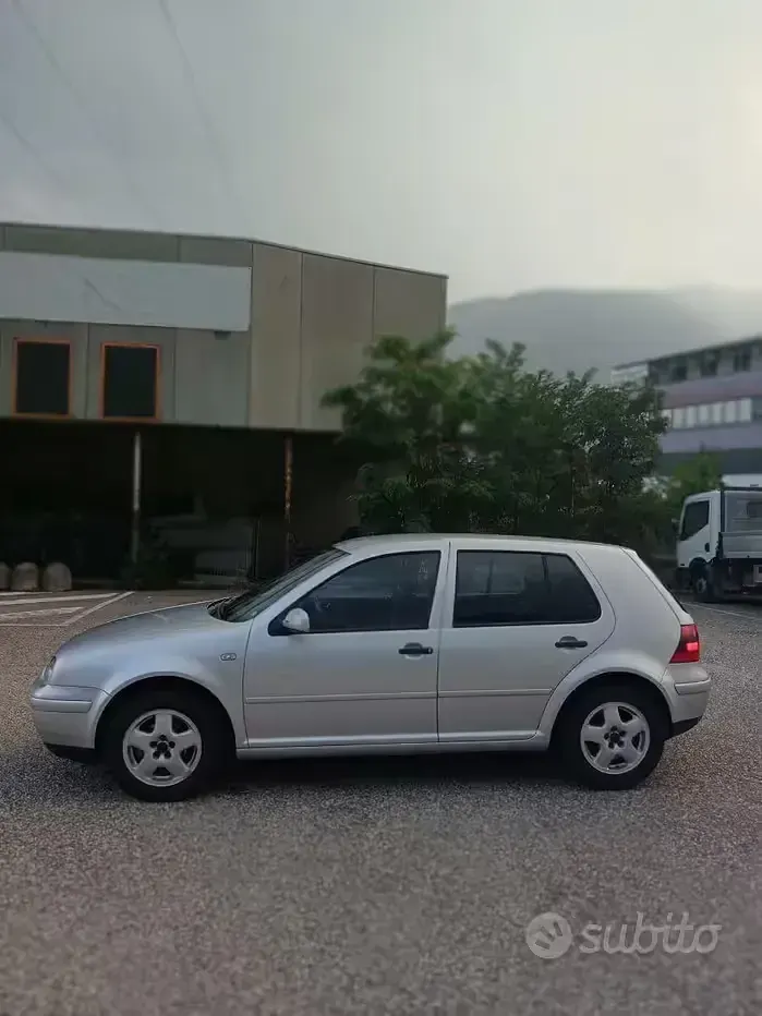 Usata VW Golf IV 105 CV (77 kW) 2002 Grigio Coupé