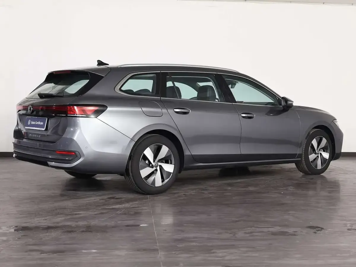 Usata VW Passat Business 150 CV (110 kW) 2024 Diabase grey Station wagon