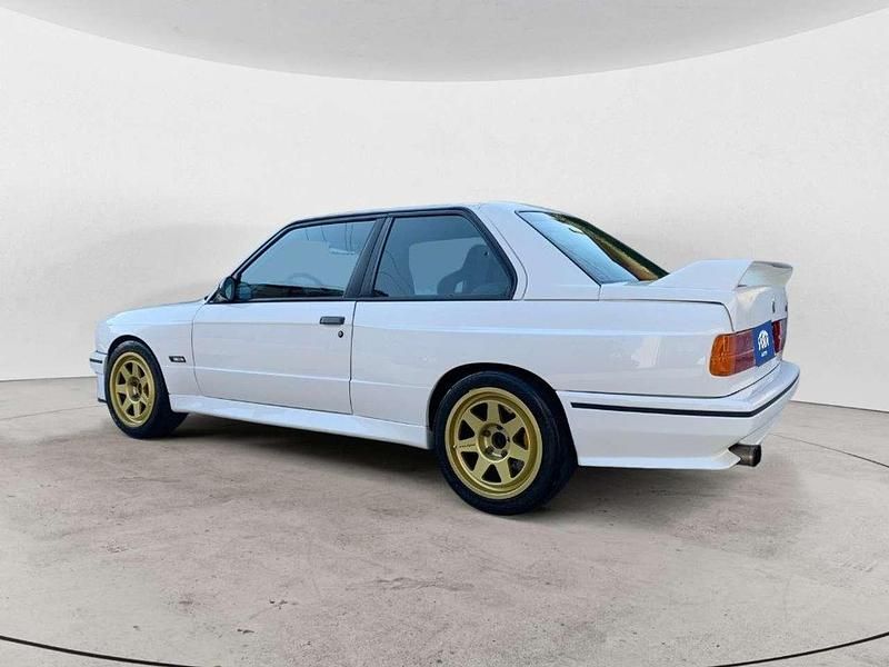 Usata BMW M3 220 CV (161 kW) 1987 Bianco pastello Utilitaria