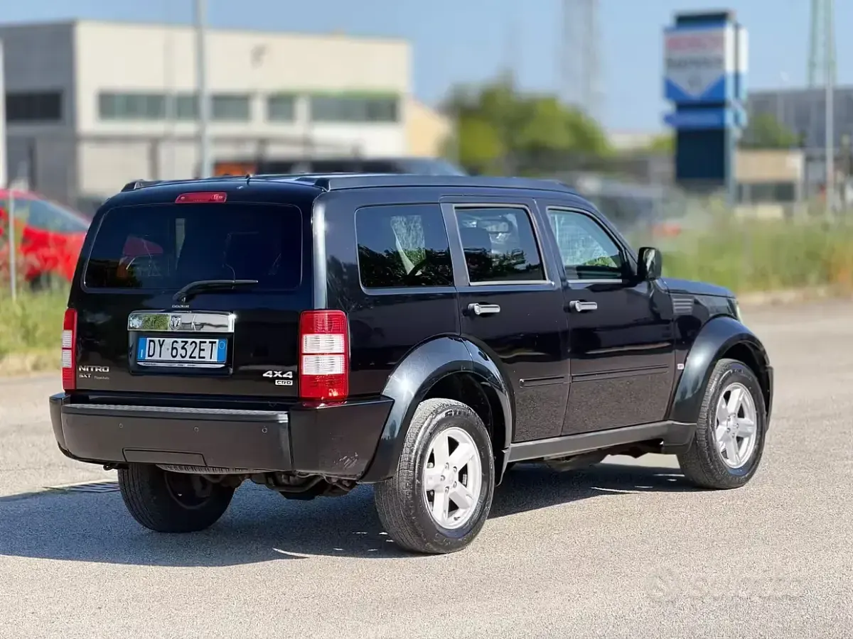 Usata Dodge Nitro 177 CV (130 kW) 2010 Nero SUV