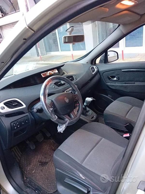 Usata Renault Scénic III 85 CV (62 kW) 2012 Monovolume