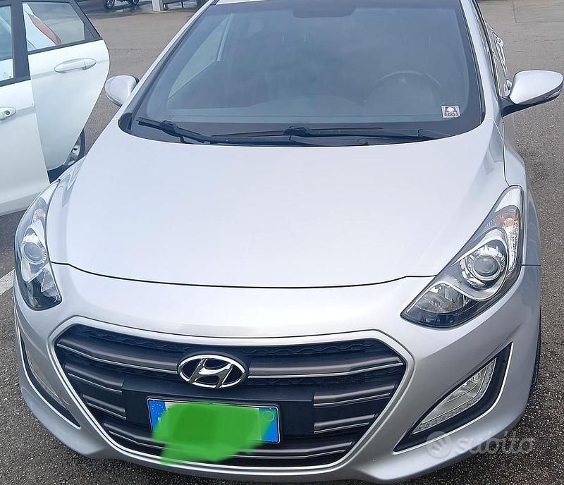 Usata Hyundai i30 110 CV (80 kW) 2016 Grigio Berlina