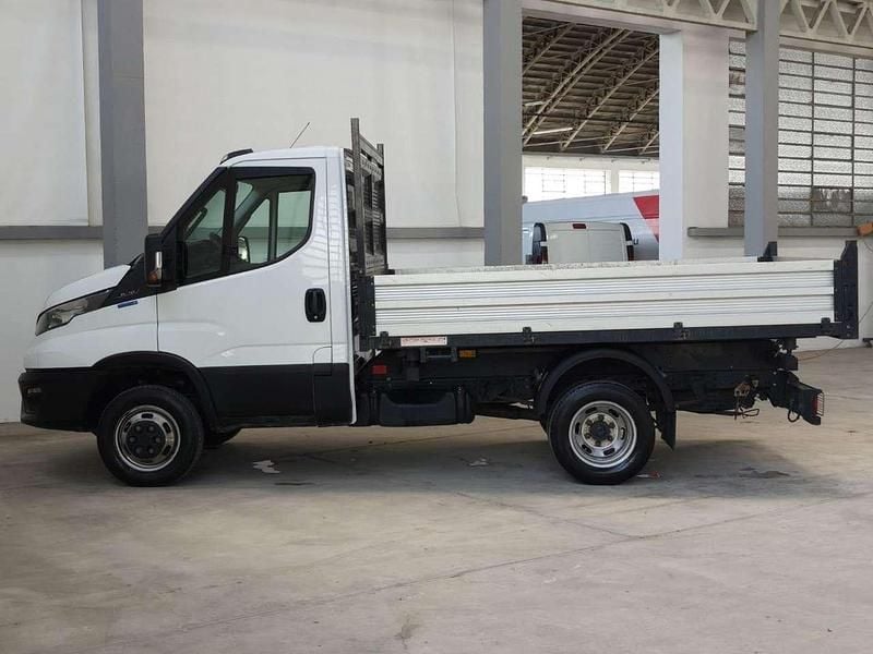 Usata Iveco Daily 136 CV (100 kW) 2021 Bianco Furgone