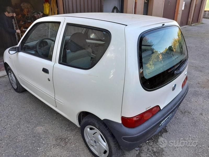 Usata Fiat 600 54 CV (39 kW) 2008 Bianco Berlina