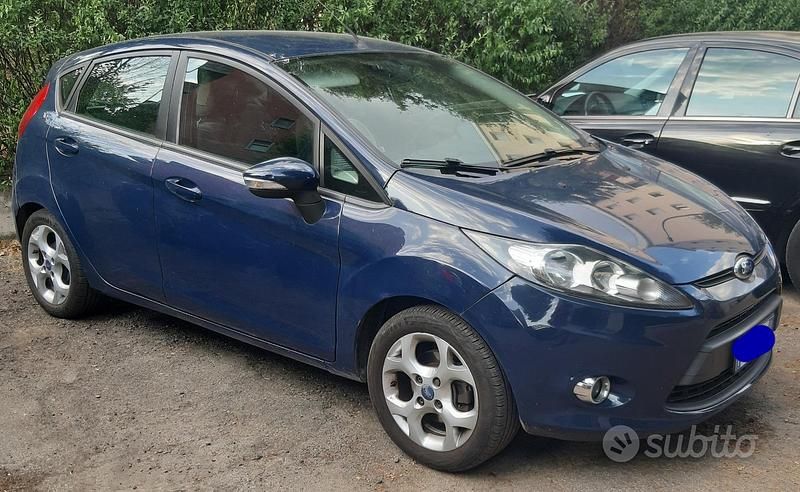 Usata Ford Fiesta 97 CV (71 kW) 2012 Blu Utilitaria