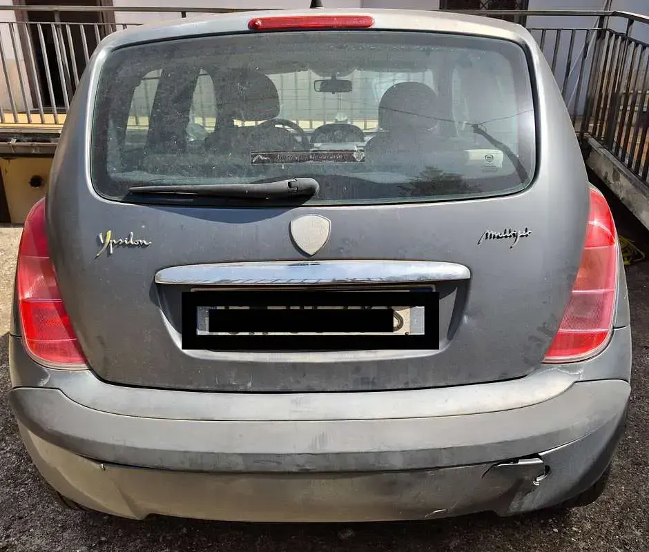 Usata Lancia Ypsilon 69 CV (50 kW) 2004 Argento Utilitaria