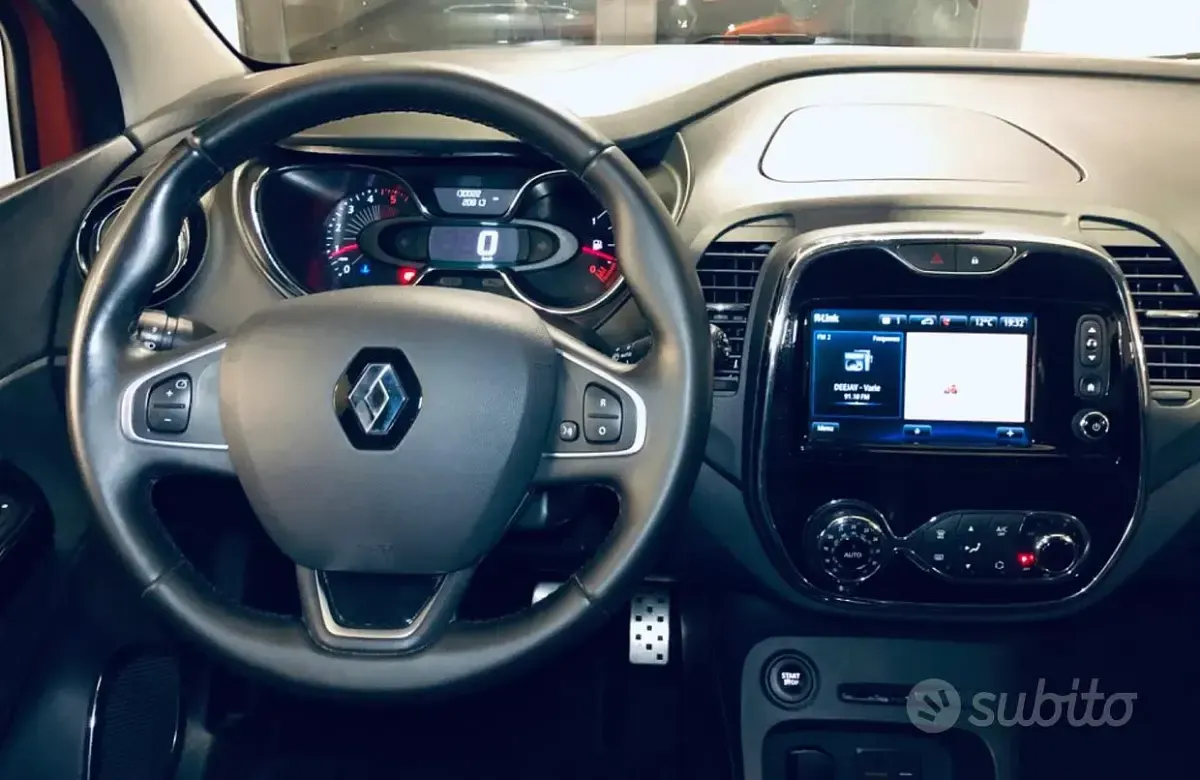 Usata Renault Captur Intens 90 CV (66 kW) 2016 Arancione SUV