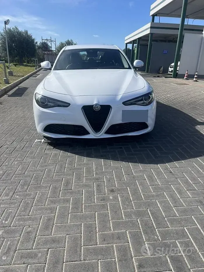 Usata Alfa Romeo Giulia 150 CV (110 kW) 2017 Bianco Berlina
