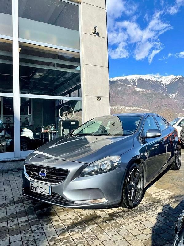 Usata Volvo V40 Kinetic 114 CV (83 kW) 2015 Gray Berlina