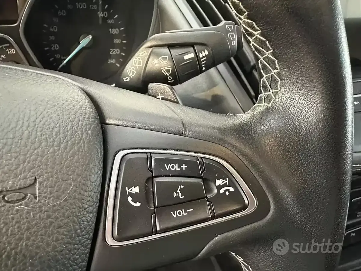 Usata Ford Kuga Vignale 179 CV (131 kW) 2017 Bianco SUV