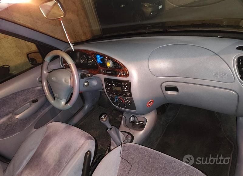 Usata Ford Fiesta Ghia 75 CV (55 kW) 1998 Blu Utilitaria