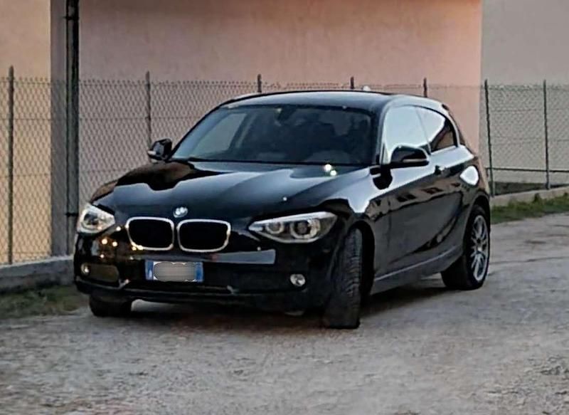 Usata BMW 114 102 CV (75 kW) 2012 Nero Utilitaria