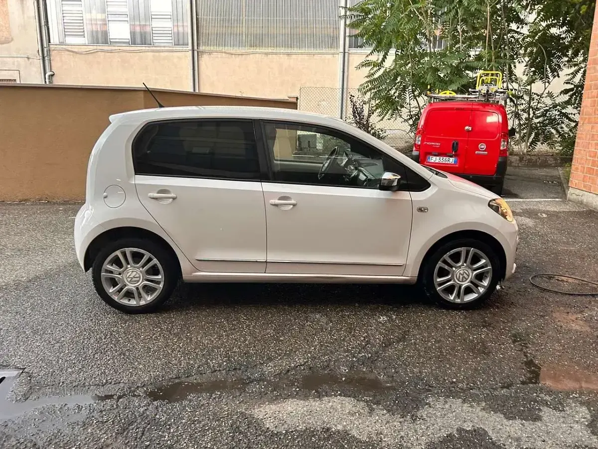 Usata VW up! 68 CV (50 kW) 2014 Bianco Utilitaria