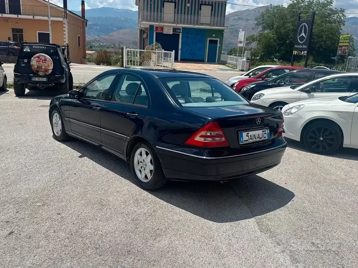 Usata Mercedes C180 Elegance 129 CV (94 kW) 2001 Bluazzurro Berlina
