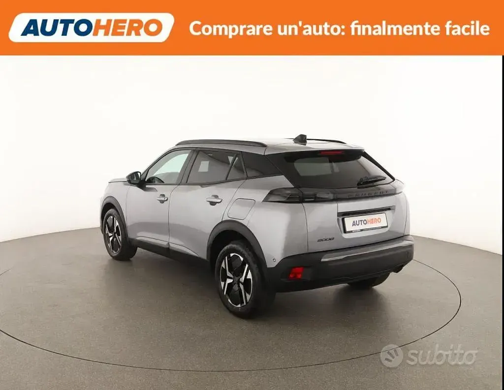 Usata Peugeot 2008 Allure 101 CV (74 kW) 2024 Grigio SUV