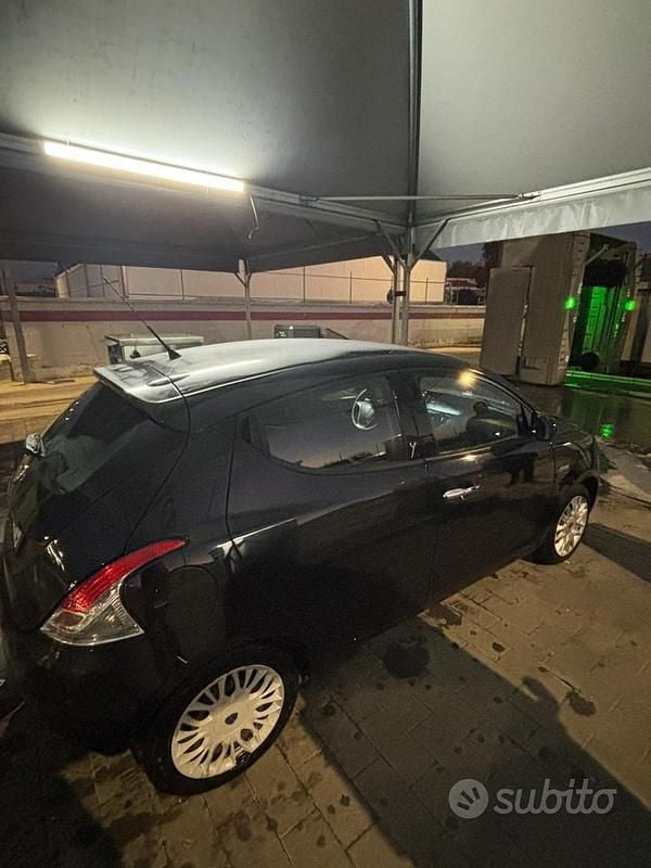 Usata Lancia Ypsilon S 69 CV (50 kW) 2012 Nero Utilitaria