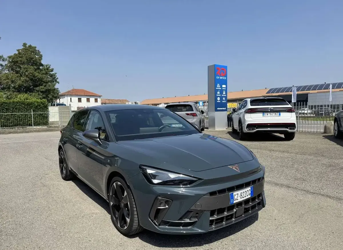 Usata Cupra Leon 150 CV (110 kW) 2025 Fiord blue Berlina