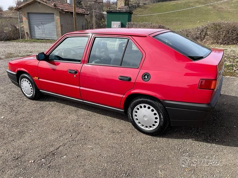 Usata Alfa Romeo 33 90 CV (66 kW) 1990 Rosso Berlina