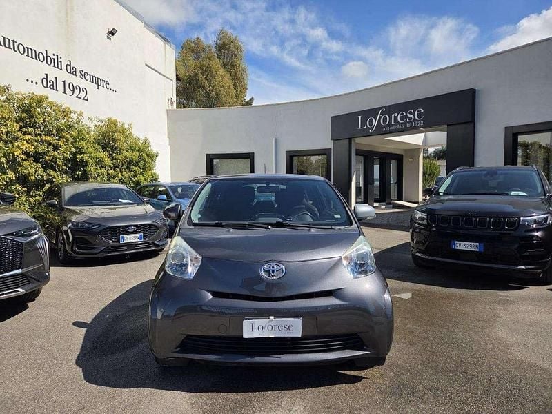 Usata Toyota iQ 68 CV (50 kW) 2013 Argento Utilitaria