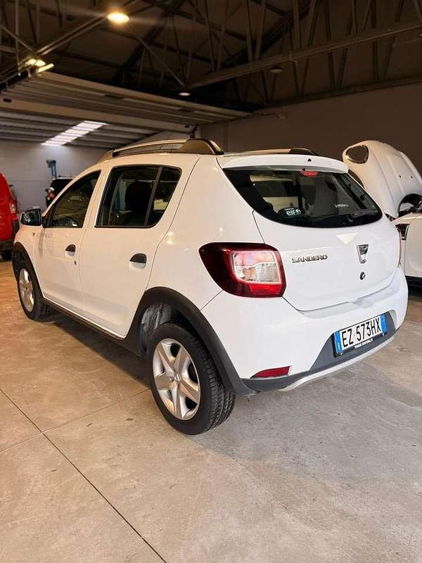 Usata Dacia Sandero Prestige 90 CV (66 kW) 2015 Bianco Berlina