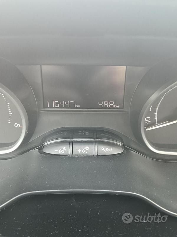 Usata Peugeot 208 Active 75 CV (55 kW) 2017 Grigio Utilitaria