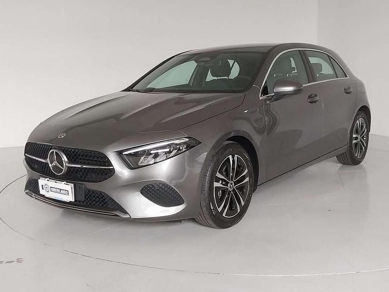 Usata Mercedes A180 Advanced 136 CV (100 kW) 2025 Grigio montagna met. Berlina
