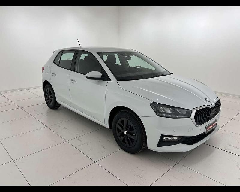 Bianco lunare Usata 2024 Skoda Fabia Tre volumi | 16.900 € (Buon prezzo) - Immagine 1/4