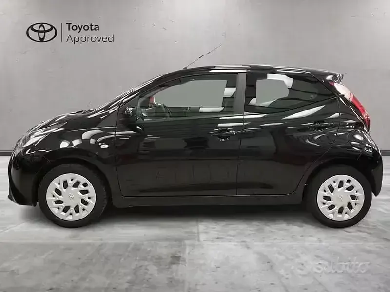 Usata Toyota Aygo X-play 72 CV (52 kW) 2021 Nero Utilitaria