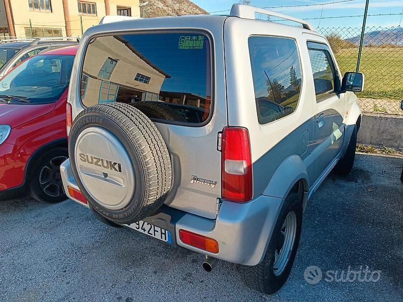 Usata Suzuki Jimny 86 CV (63 kW) 2008 Argento SUV