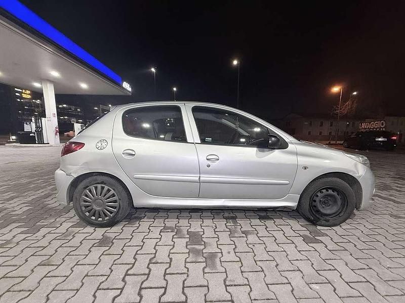 Usata Peugeot 206 60 CV (44 kW) 2011 Berlina
